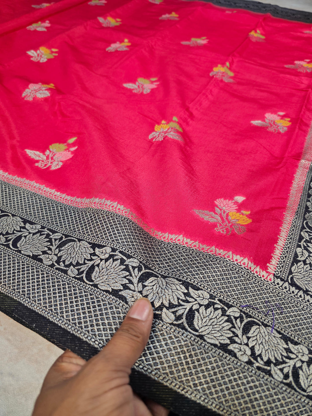 PAPER SILK IN CHERRY RED WITH BLACK BORDER