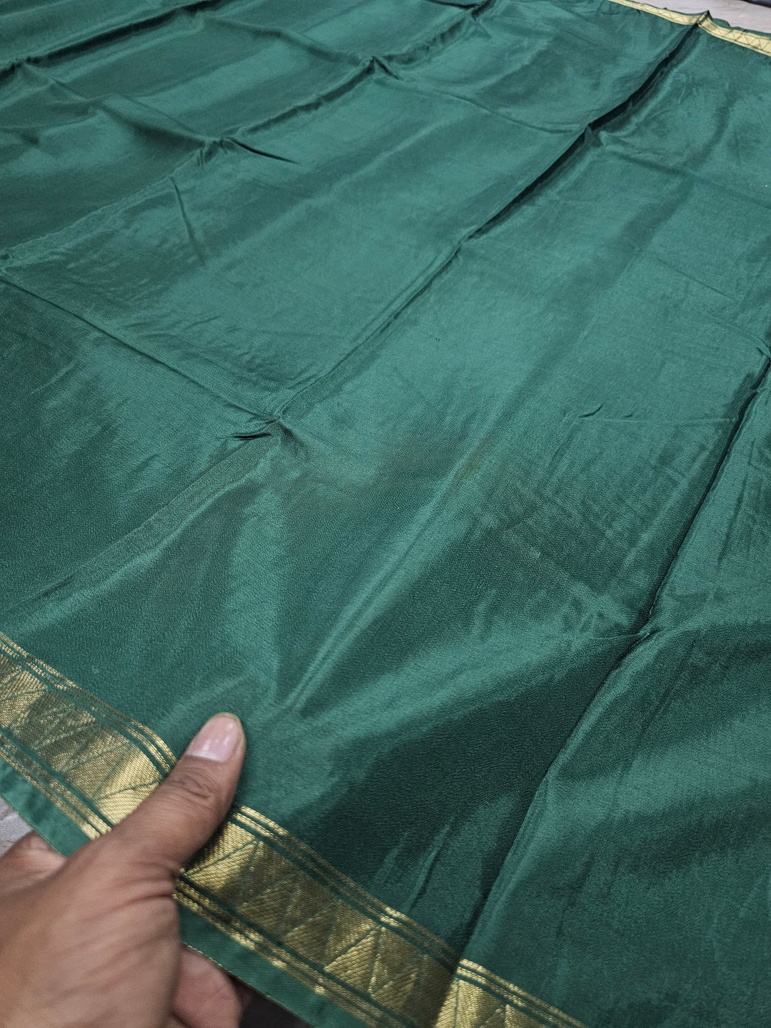 VISCOS IN BOTTLE GREEN WITH NARROW BORDER
