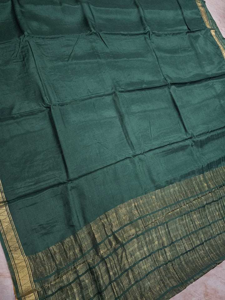 VISCOS IN BOTTLE GREEN WITH NARROW BORDER