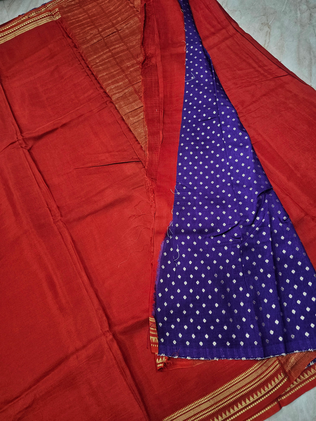 VISCOS IN BRICK RED WITH NARROW BORDER