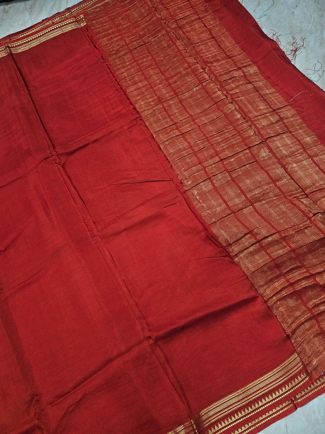 VISCOS IN BRICK RED WITH NARROW BORDER