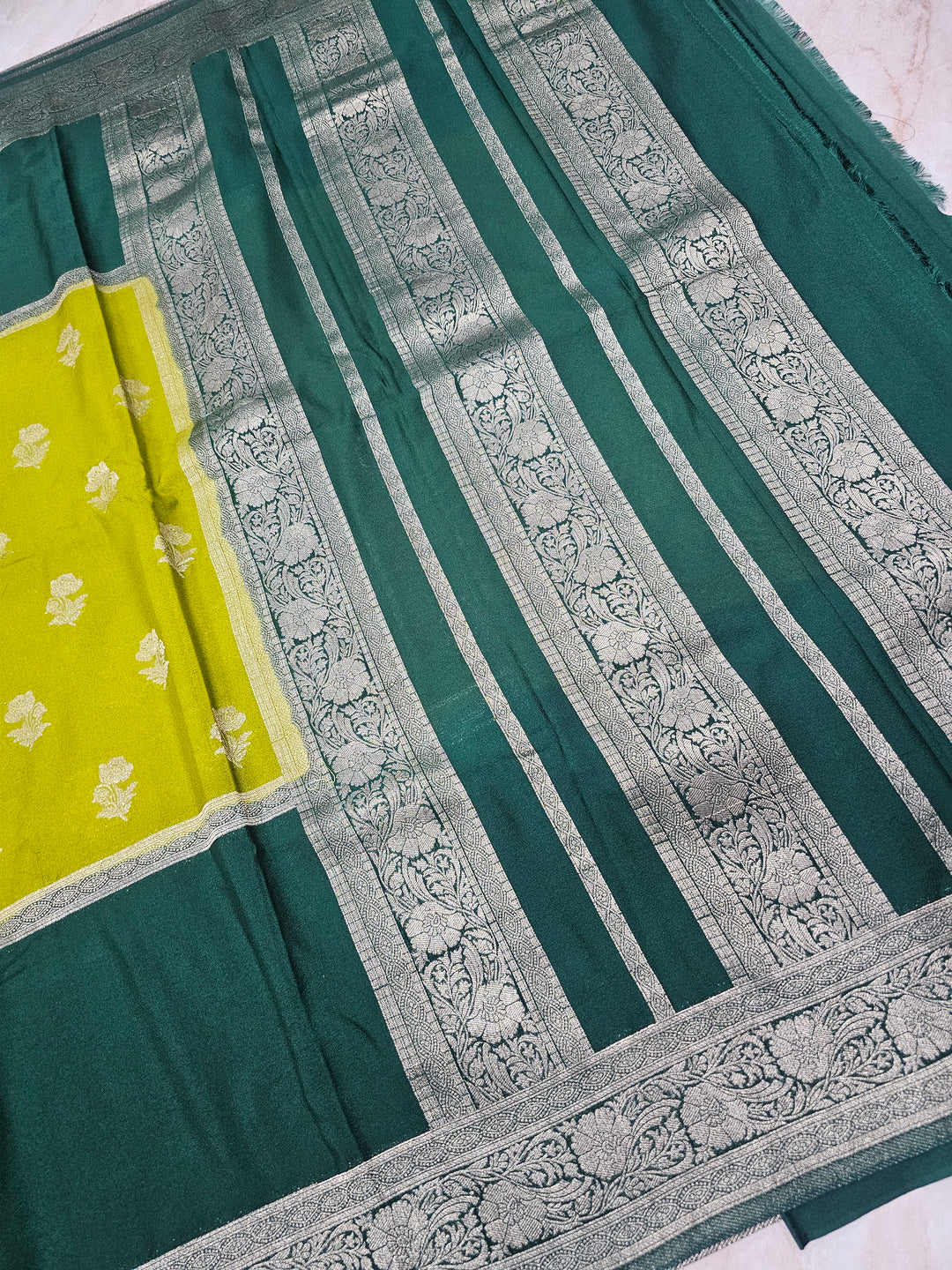 KHADDI GEROGETTE IN LEMON WITH BOTTLE GREEN BORDER