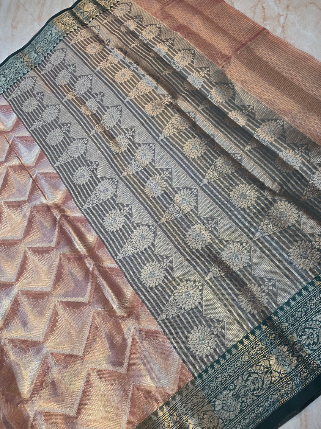 BANARASI 3D TISSU IN BROWN SHADE WITH BOTTLE GREEN BORDER