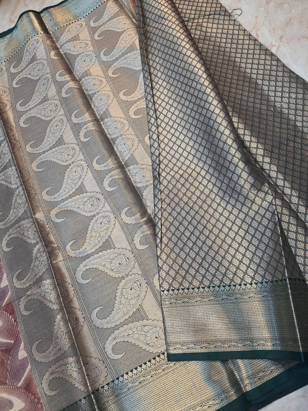 BANARASI 3D ALFI TISU IN BROWN SHADE WITH BOTTLE GREEN BORDER