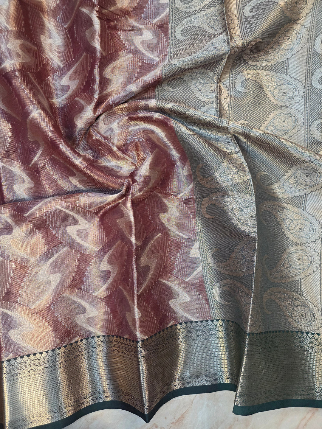 BANARASI 3D ALFI TISU IN BROWN SHADE WITH BOTTLE GREEN BORDER