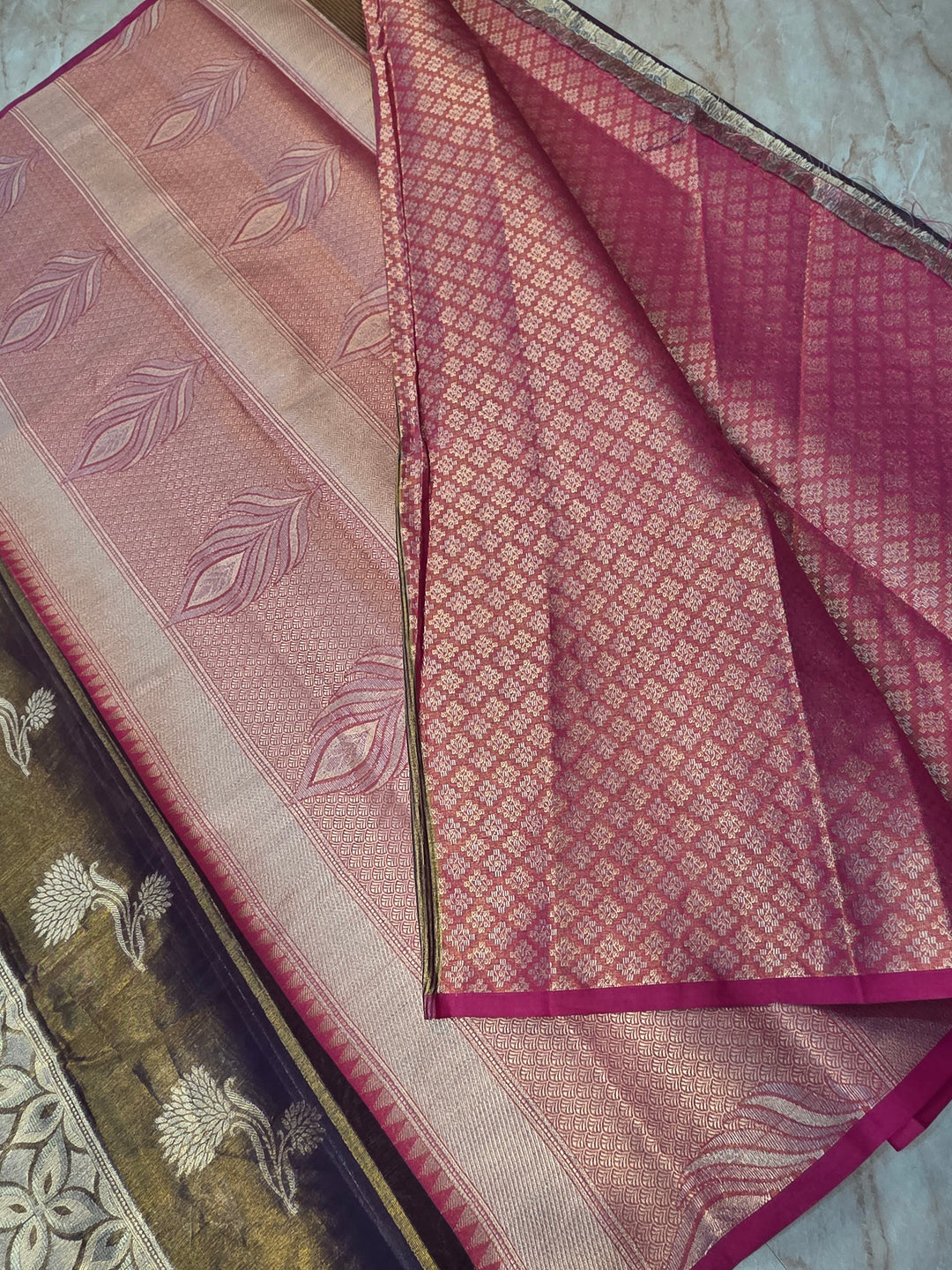 BANARASI TISU SILK IN DUAL SHADE BROWN COLOUR WITH VERTICAL PATTERN