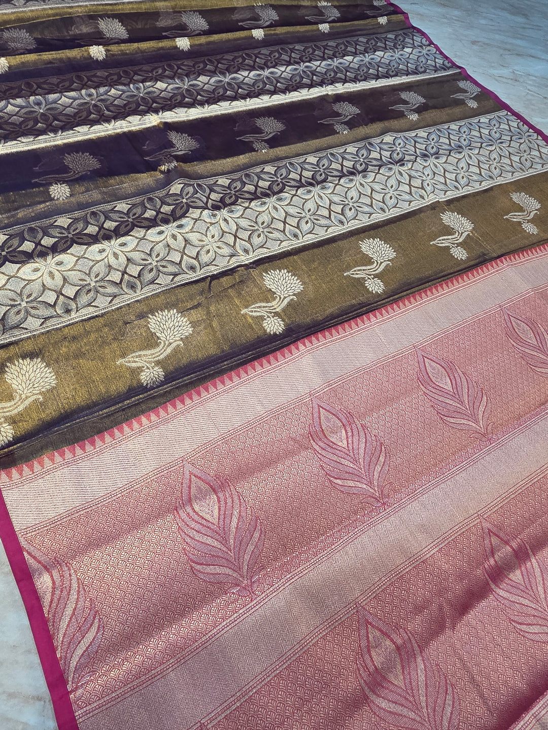 BANARASI TISU SILK IN DUAL SHADE BROWN COLOUR WITH VERTICAL PATTERN