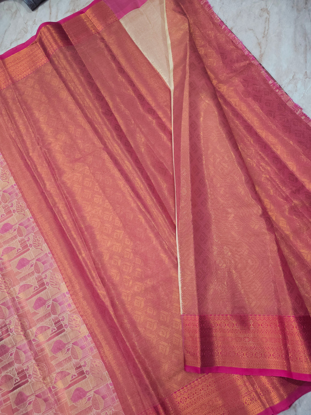 KASHMIRI IN CREAM BASE WITH RANI MINAKARI AND BORDER