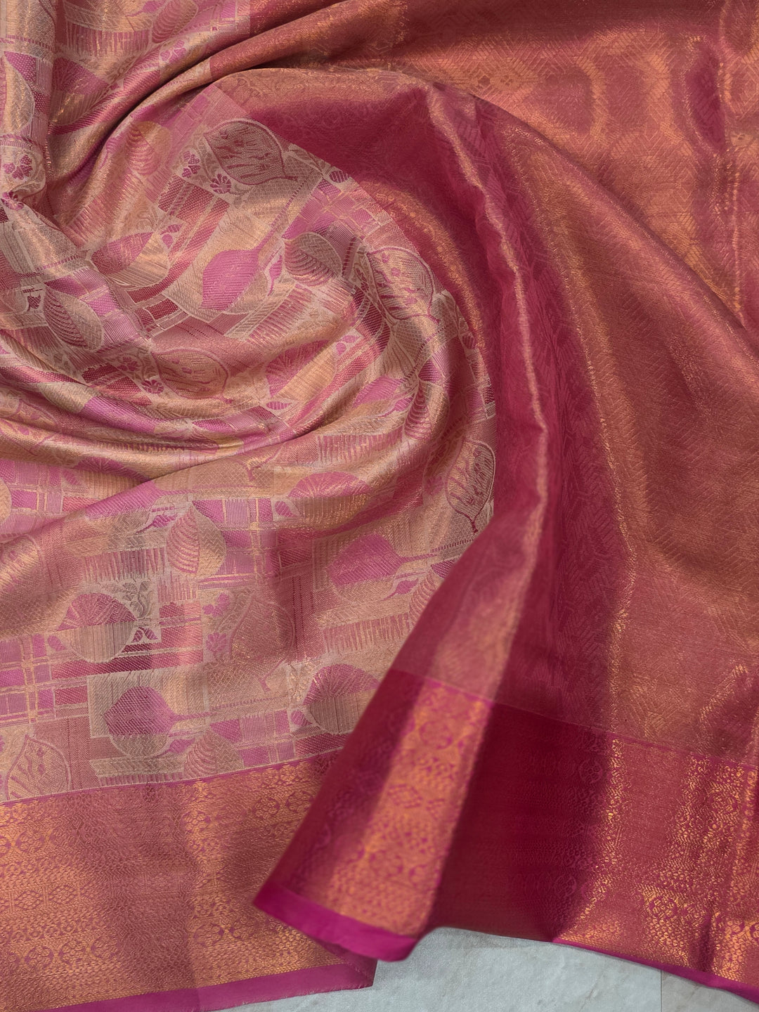 KASHMIRI IN CREAM BASE WITH RANI MINAKARI AND BORDER