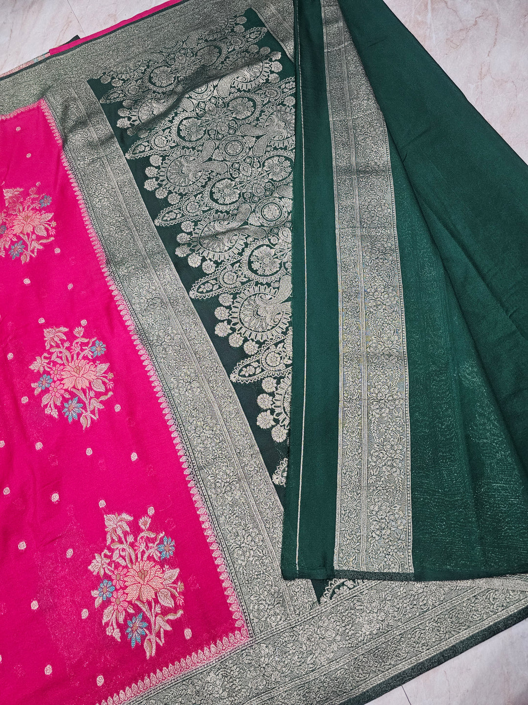 KHADDI GEORGETTE IN RANI WITH BOTTLE GREEN BORDER