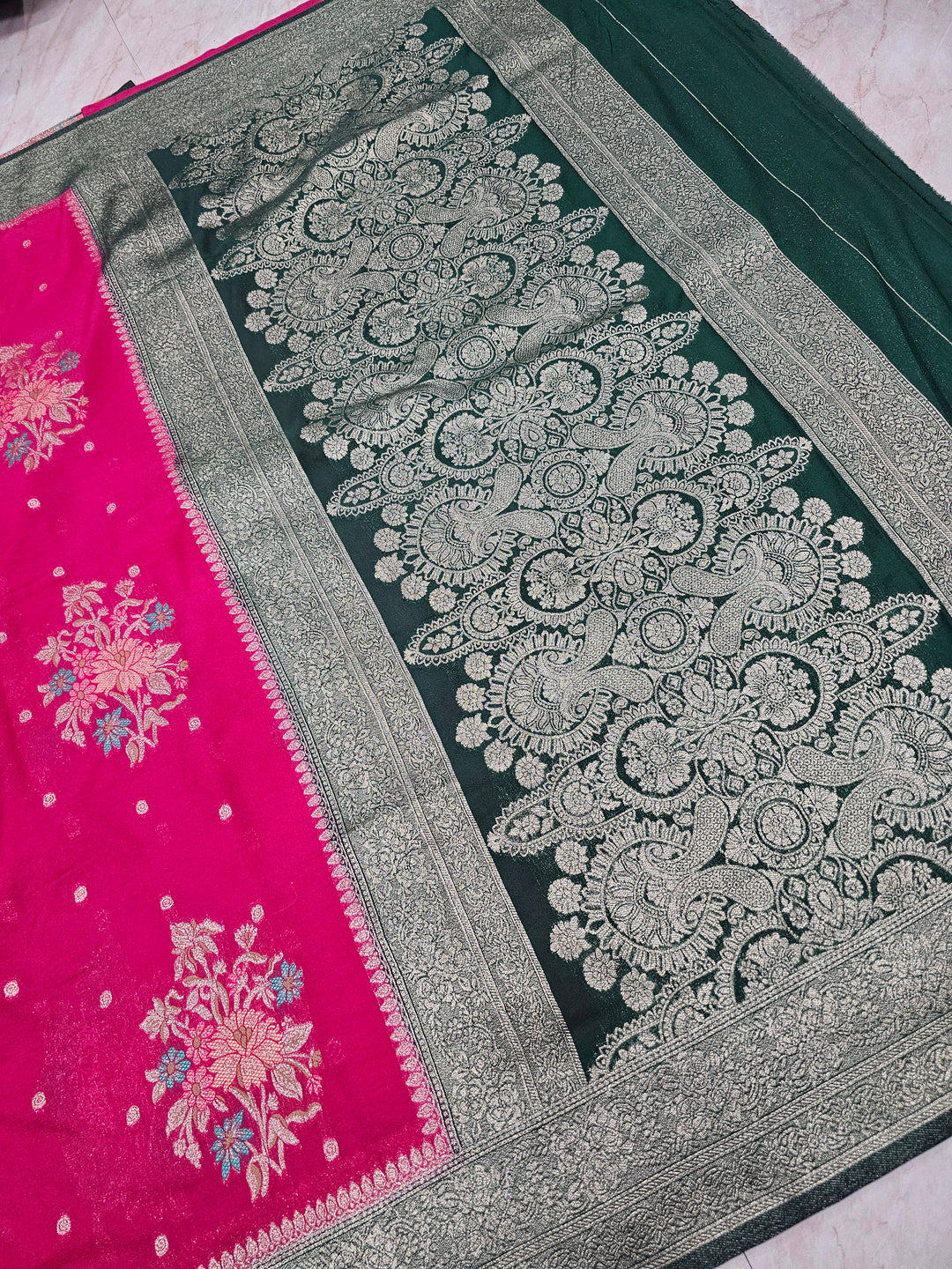 KHADDI GEORGETTE IN RANI WITH BOTTLE GREEN BORDER