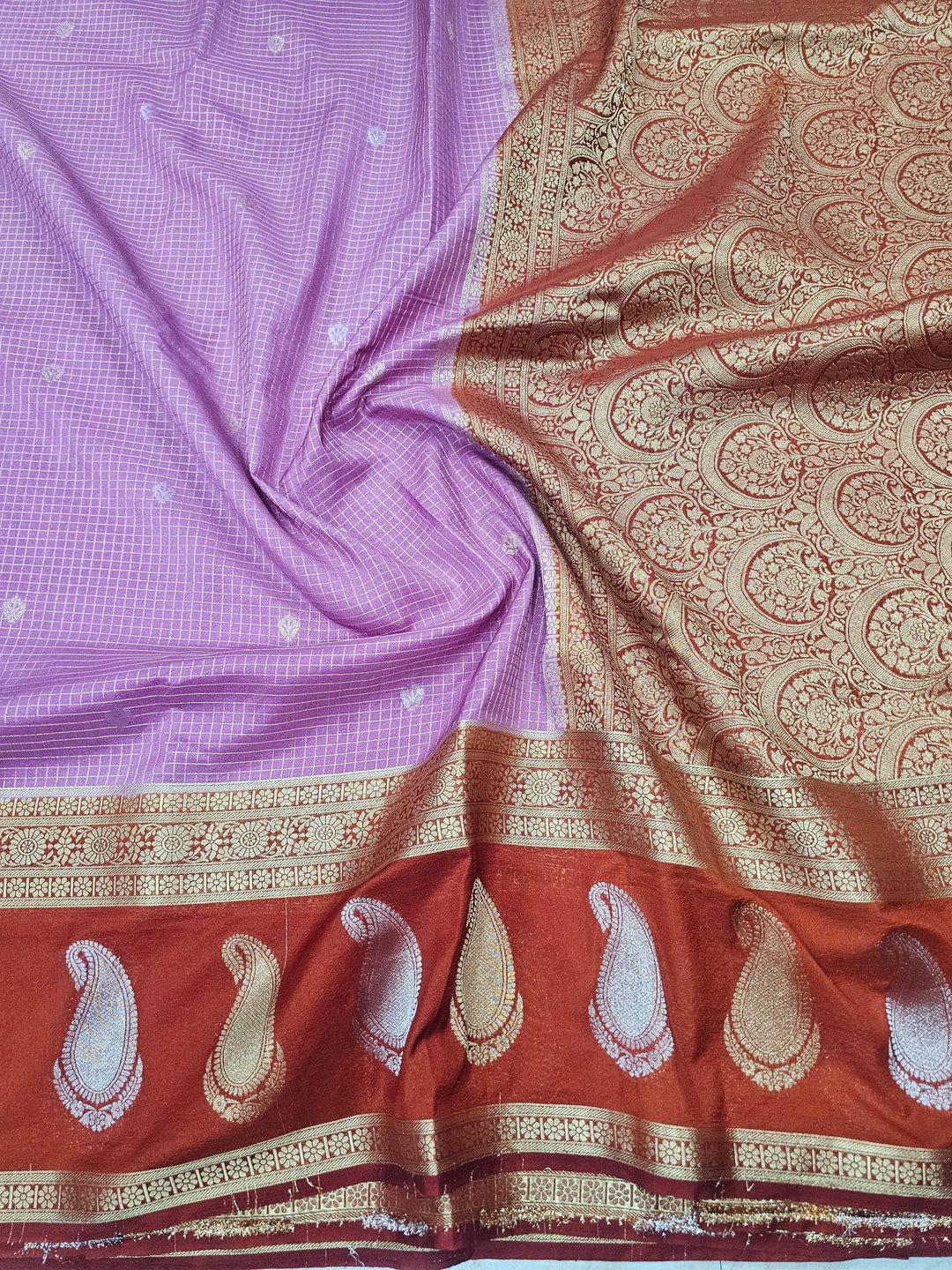 CREPE GEORGETTE IN LAVENDER WITH RED BORDER