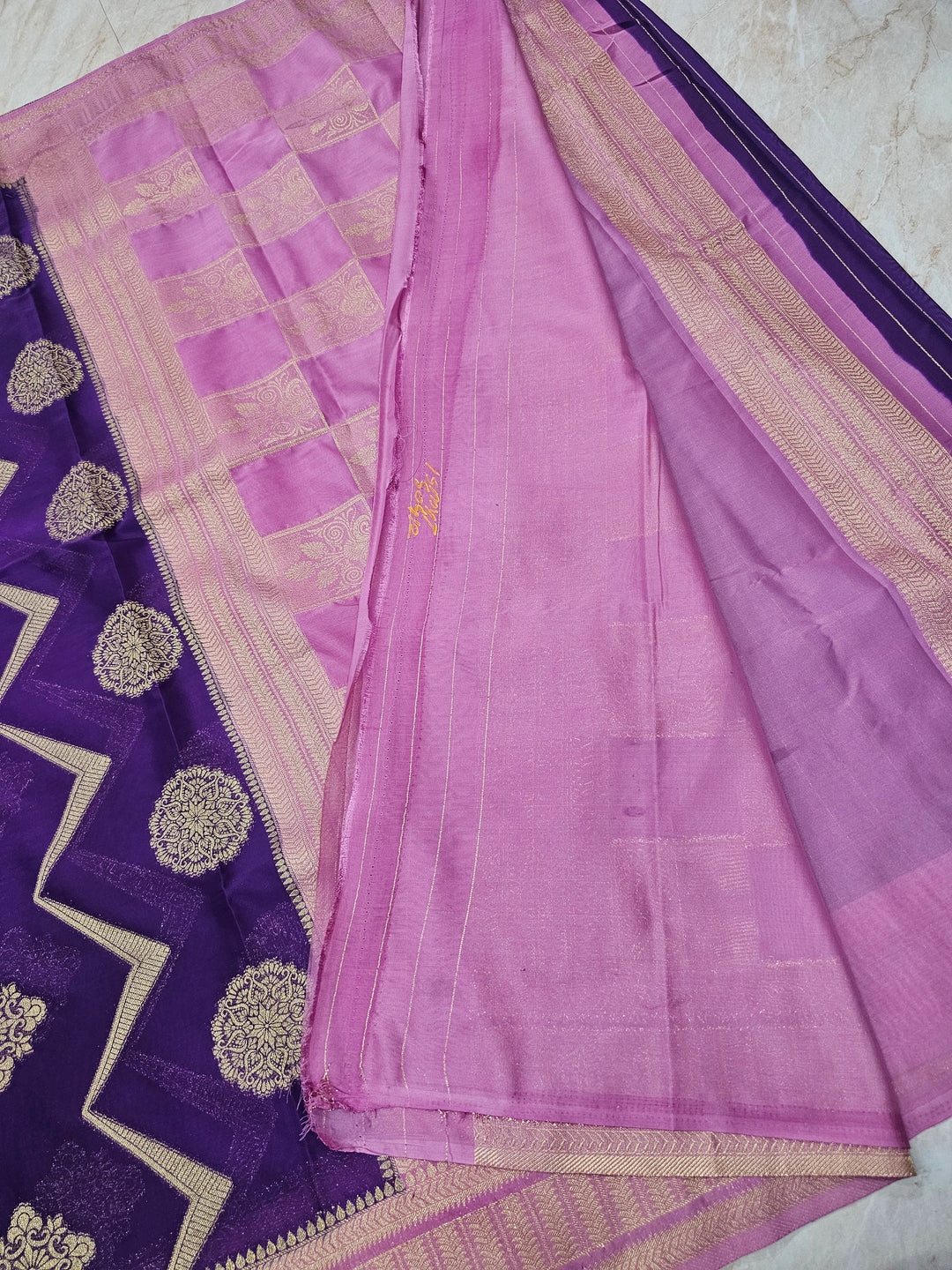 CHINON CREPE GEORGETTE IN VIOLET WITH BABY PINK BORDER