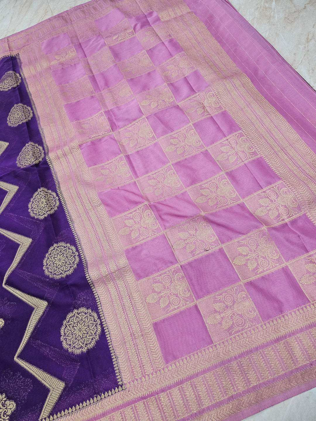 CHINON CREPE GEORGETTE IN VIOLET WITH BABY PINK BORDER