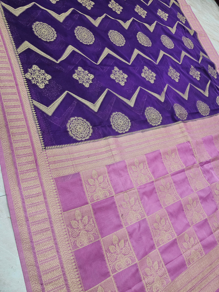 CHINON CREPE GEORGETTE IN VIOLET WITH BABY PINK BORDER