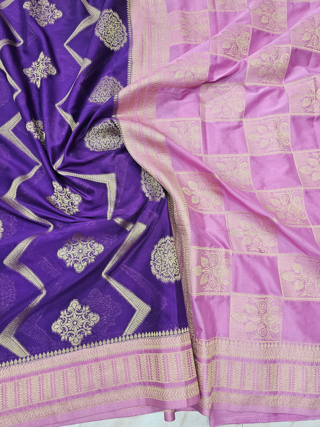CHINON CREPE GEORGETTE IN VIOLET WITH BABY PINK BORDER