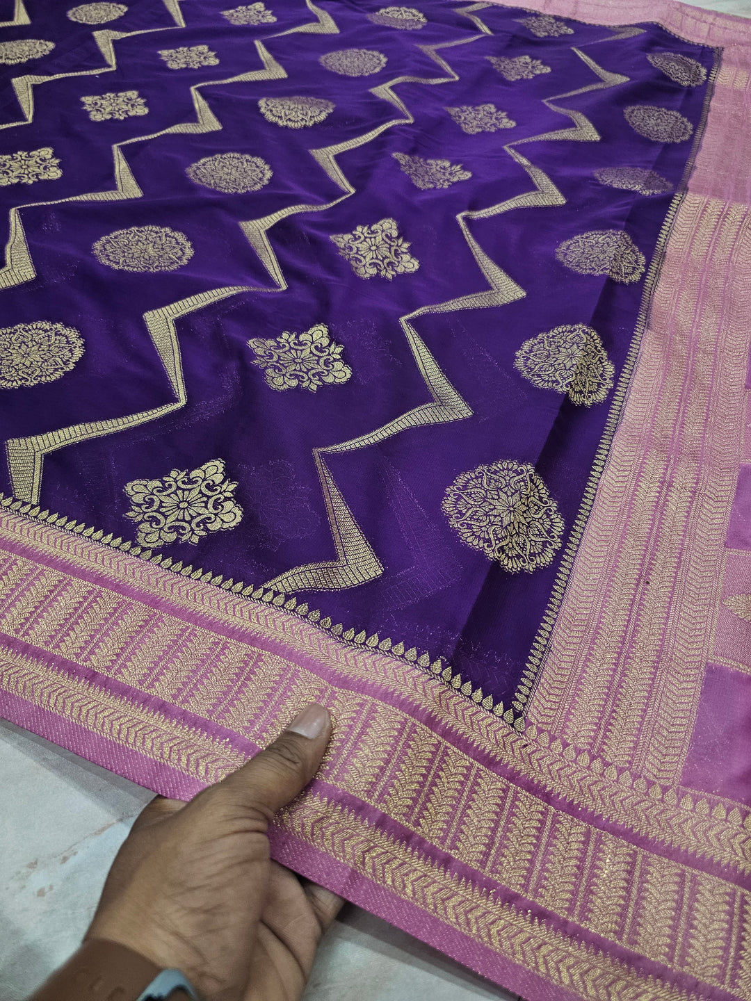 CHINON CREPE GEORGETTE IN VIOLET WITH BABY PINK BORDER