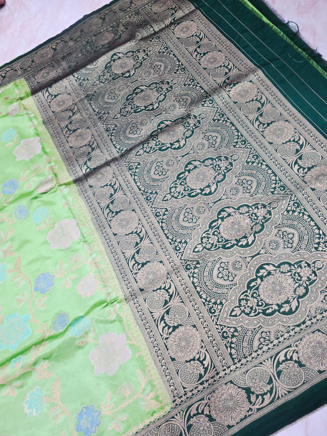 RUSSIAN SILK IN PISTA GREEN WITH BOTTLE GREEN BORDER