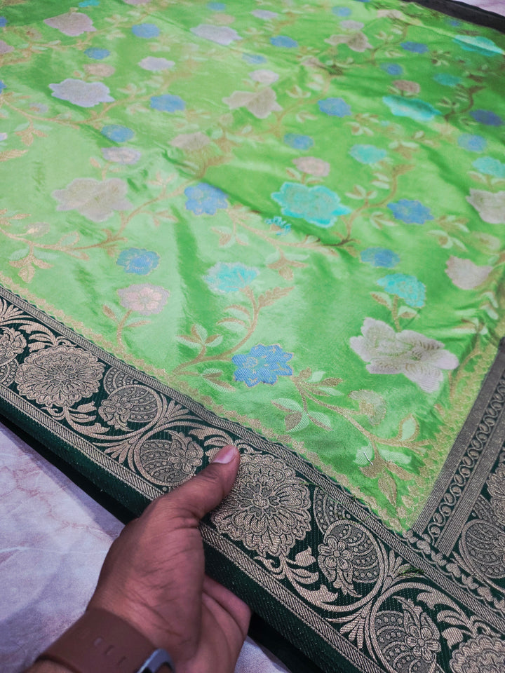 RUSSIAN SILK IN PISTA GREEN WITH BOTTLE GREEN BORDER