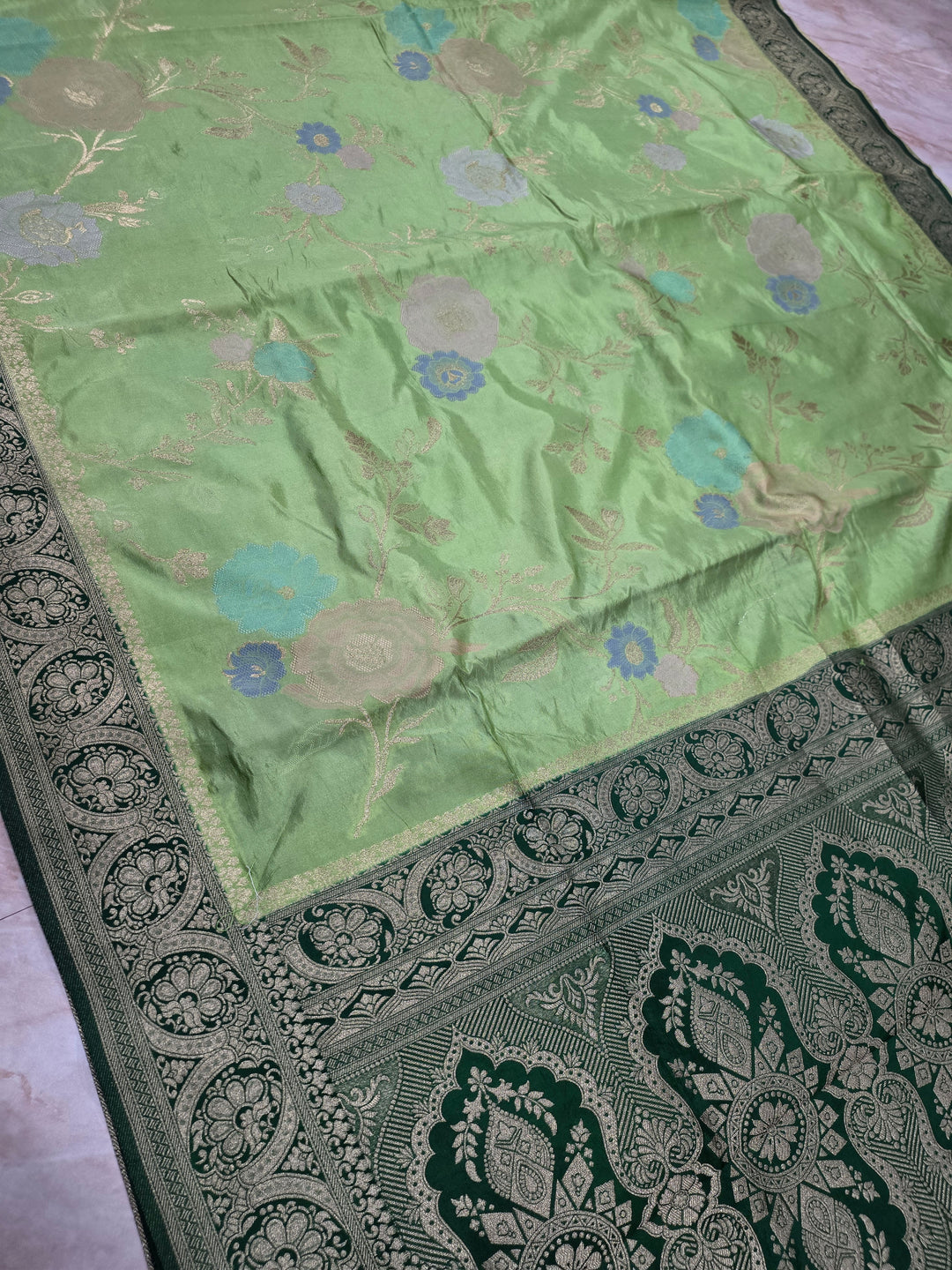 RUSSIAN SILK IN PISTA GREEN WITH BOTTLE GREEN BORDER