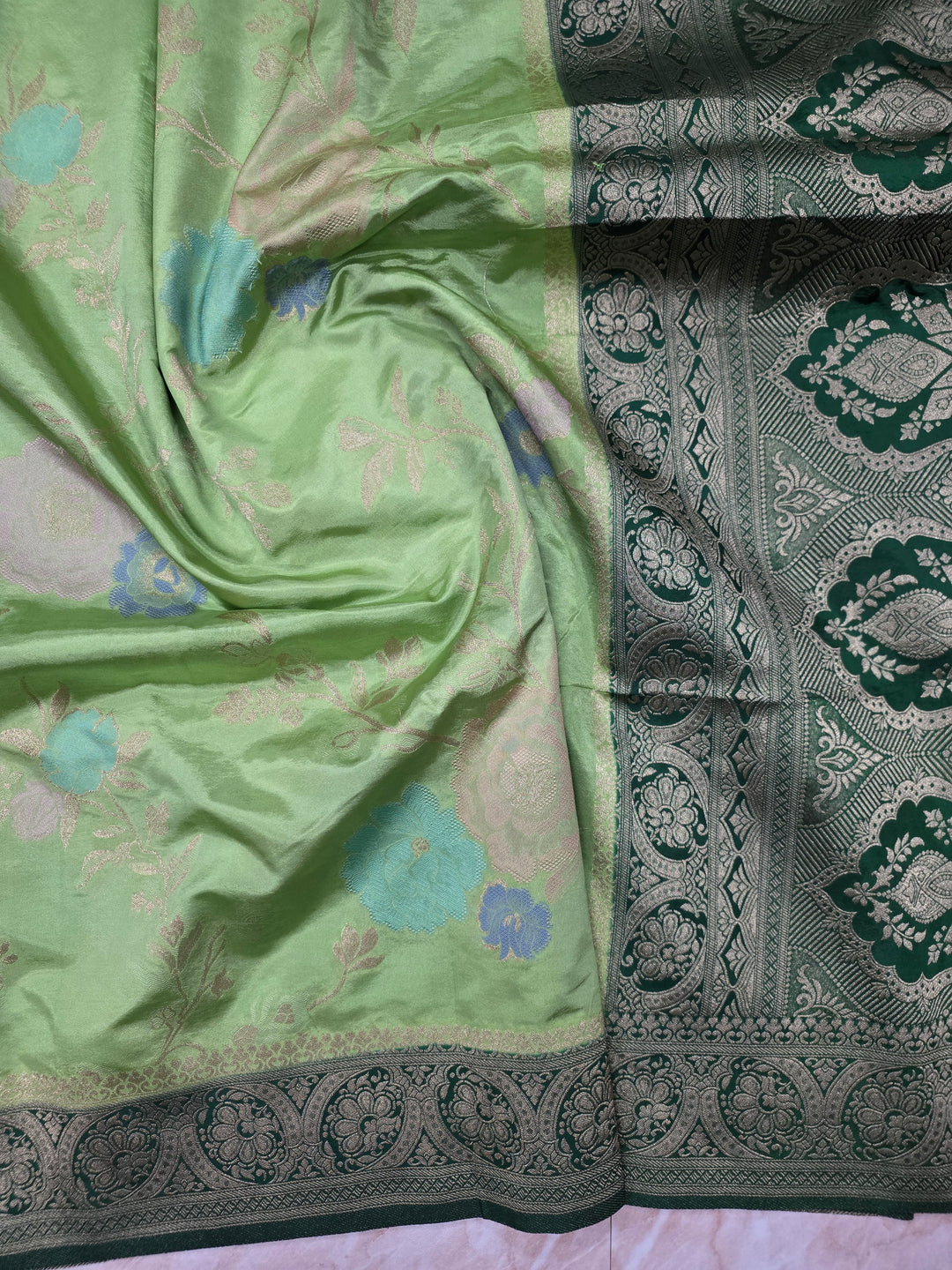 RUSSIAN SILK IN PISTA GREEN WITH BOTTLE GREEN BORDER