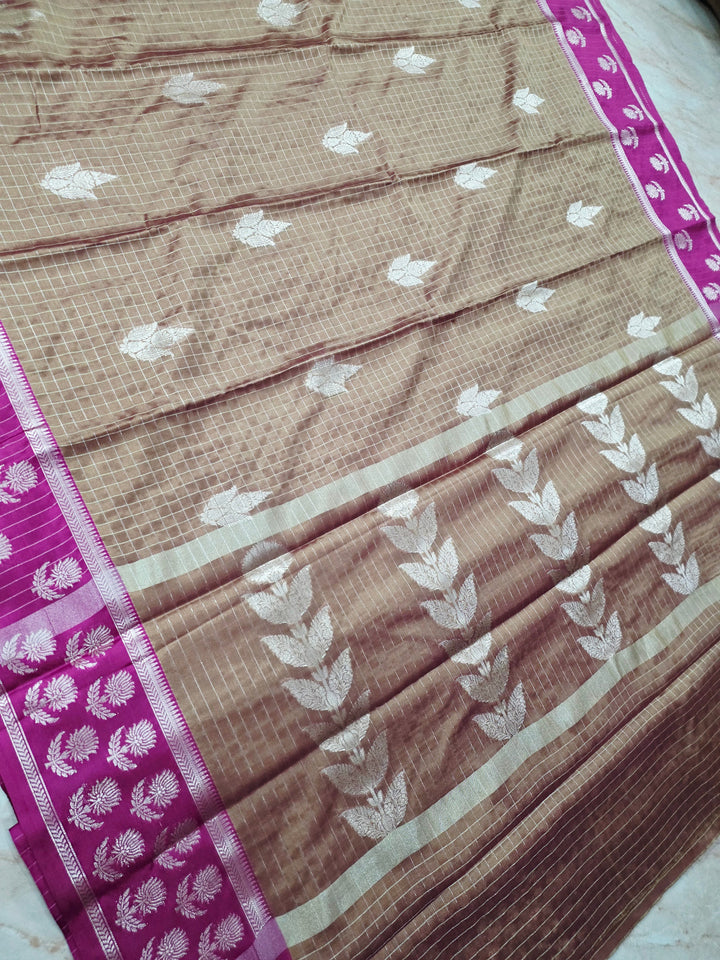 BANARASI KATAN PATTU IN FRENCH BIEGE WITH MAGENTA BORDER