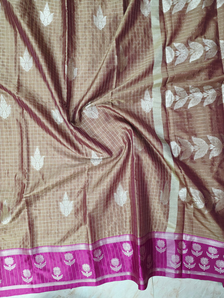 BANARASI KATAN PATTU IN FRENCH BIEGE WITH MAGENTA BORDER
