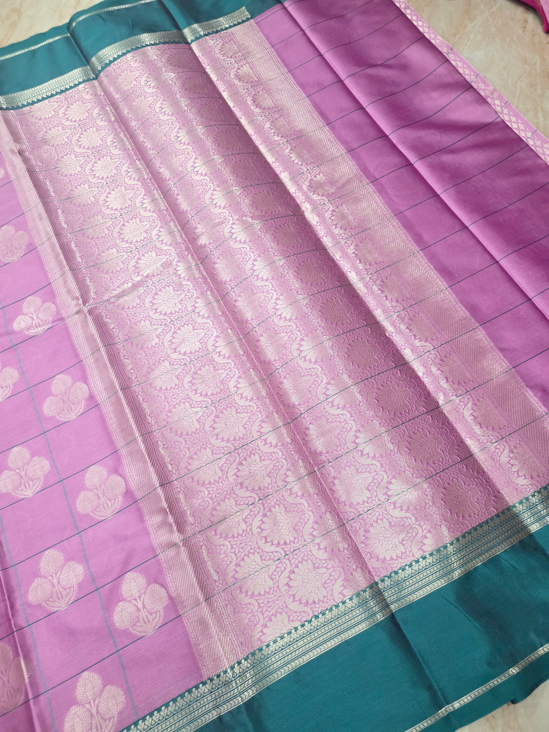 BANARASI KATAN PATTU IN LAVENDER WITH RAMA GREEN BORDER