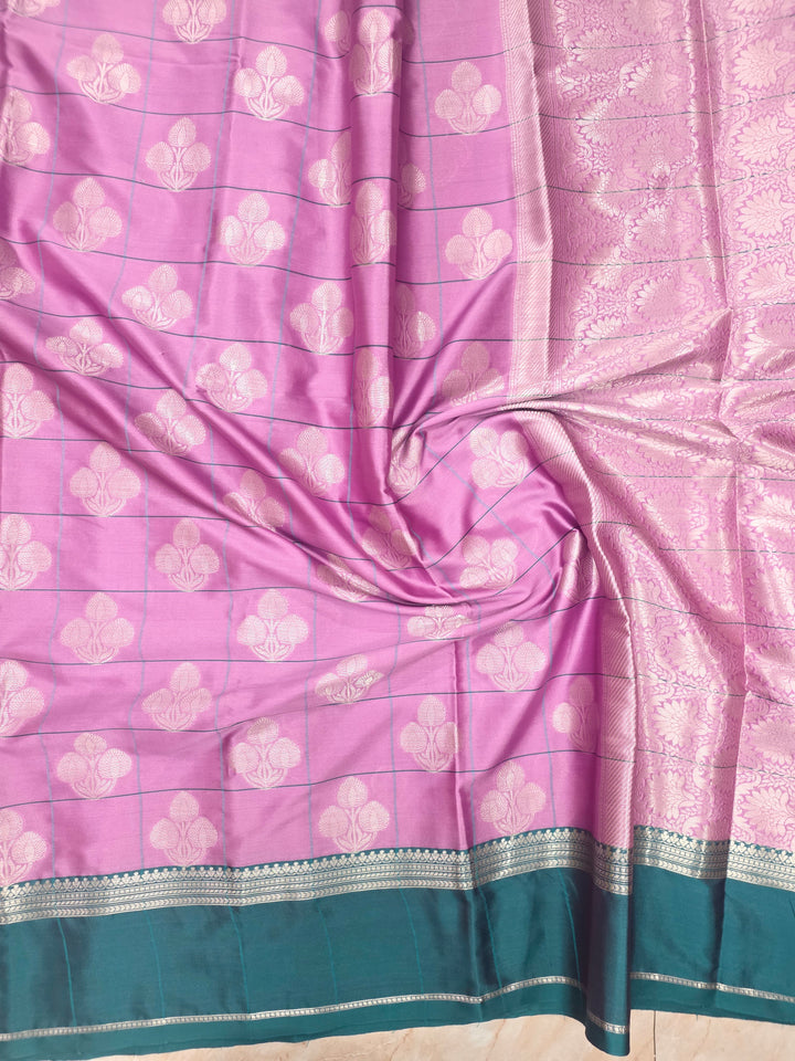 BANARASI KATAN PATTU IN LAVENDER WITH RAMA GREEN BORDER