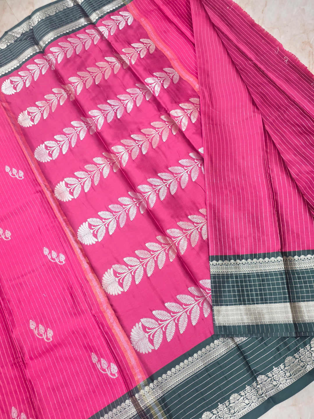 BANARASI KATAN PATTU IN RANI WITH BOTTLE GREEN BORDER