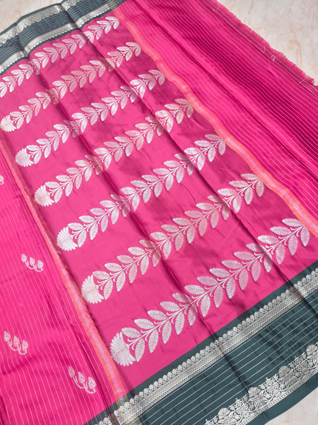 BANARASI KATAN PATTU IN RANI WITH BOTTLE GREEN BORDER