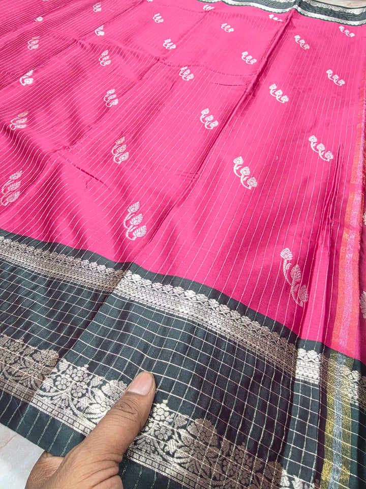 BANARASI KATAN PATTU IN RANI WITH BOTTLE GREEN BORDER