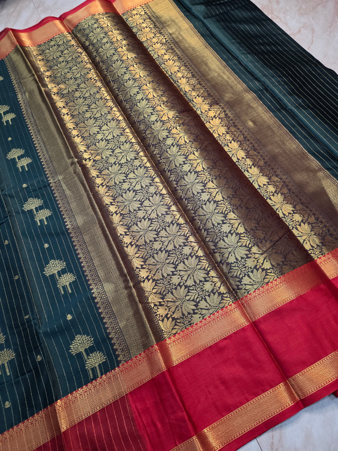 BANARASI KATAN PATTU IN BOTTLE GREEN WITH RED BORDER