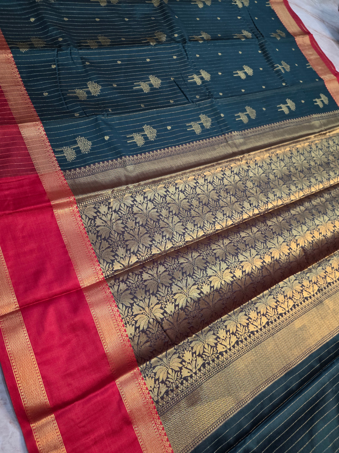 BANARASI KATAN PATTU IN BOTTLE GREEN WITH RED BORDER