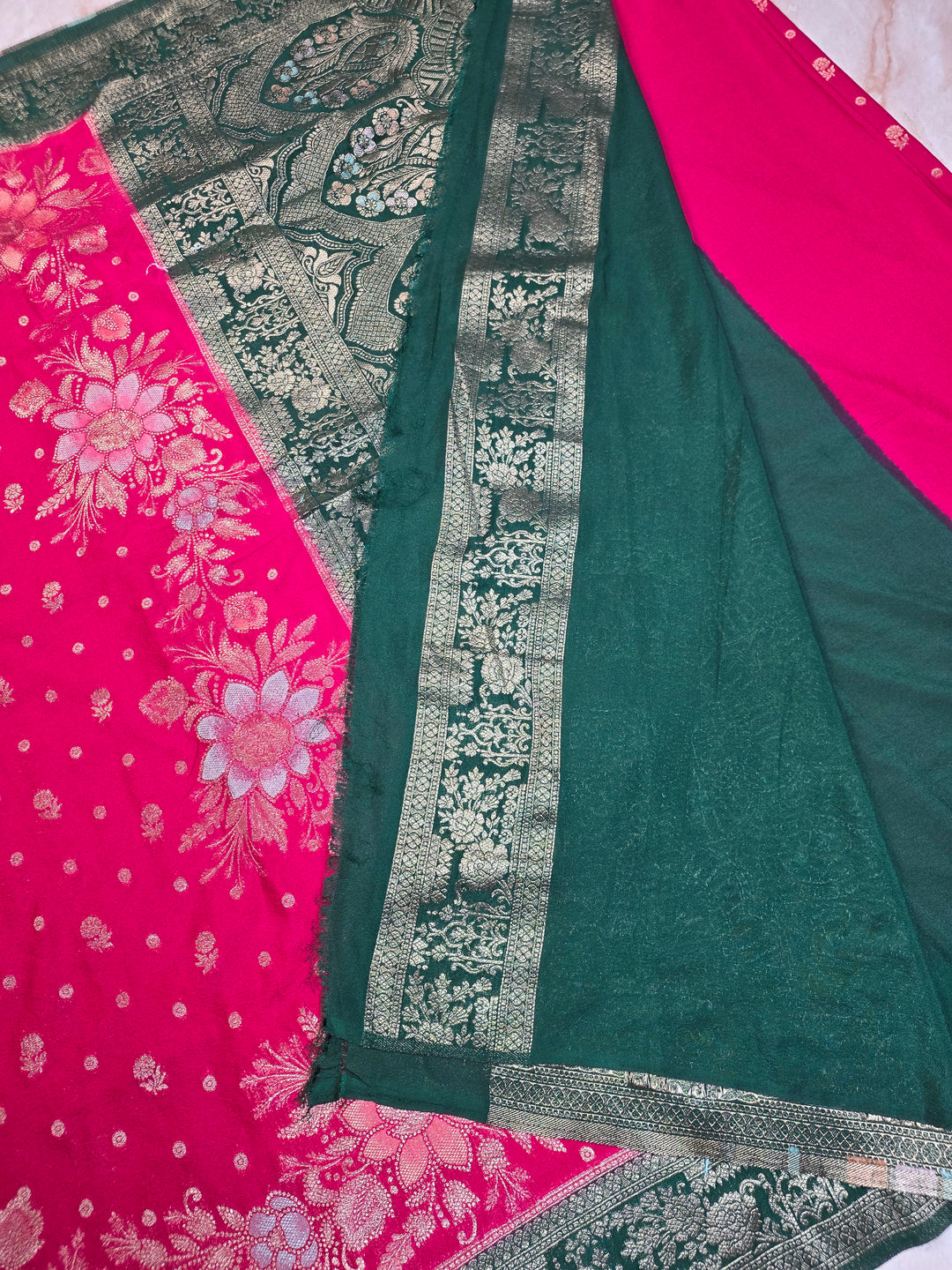 KHADDI GEROGETTE IN RANI WITH BOTTLE GREEN BORDER