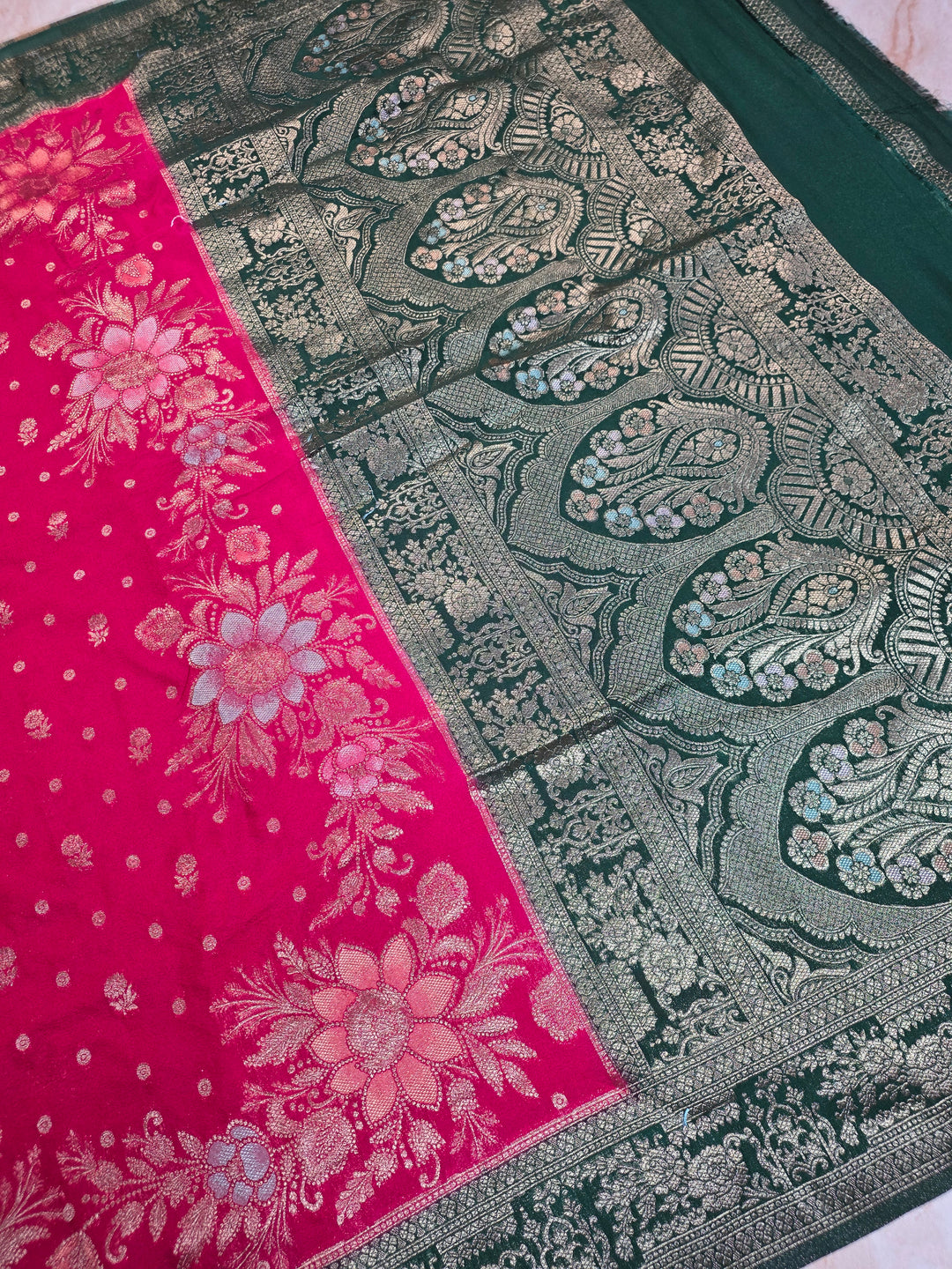 KHADDI GEROGETTE IN RANI WITH BOTTLE GREEN BORDER