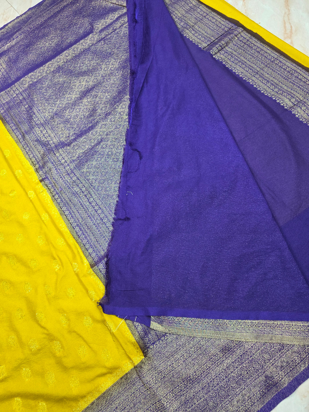 KHADDI GEROGETTE IN YELLOW GOLD WITH INDIGO BORDER