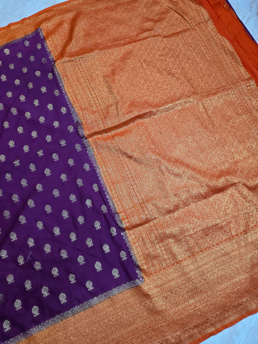 KHADDI GEROGETTE IN ORUPLE WITH ORANGE BORDER