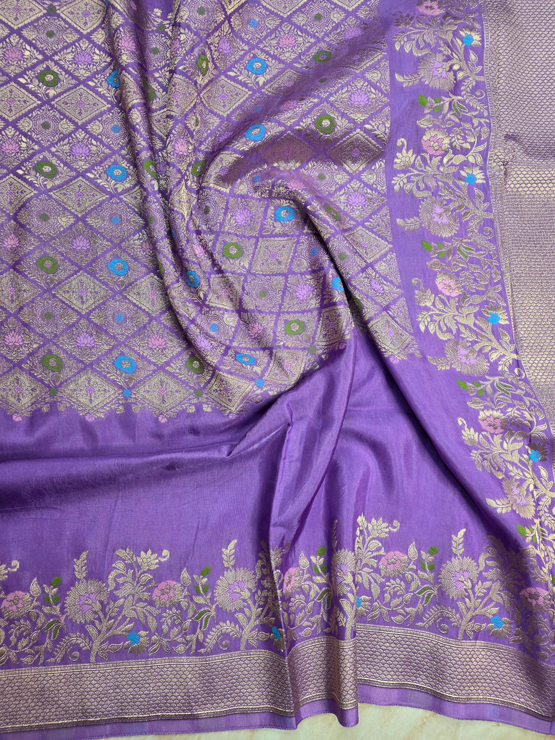 RUSSIAN SILK IN CENTRALISED BOUTIQUESTYLE IN LAVENDER COLOUR