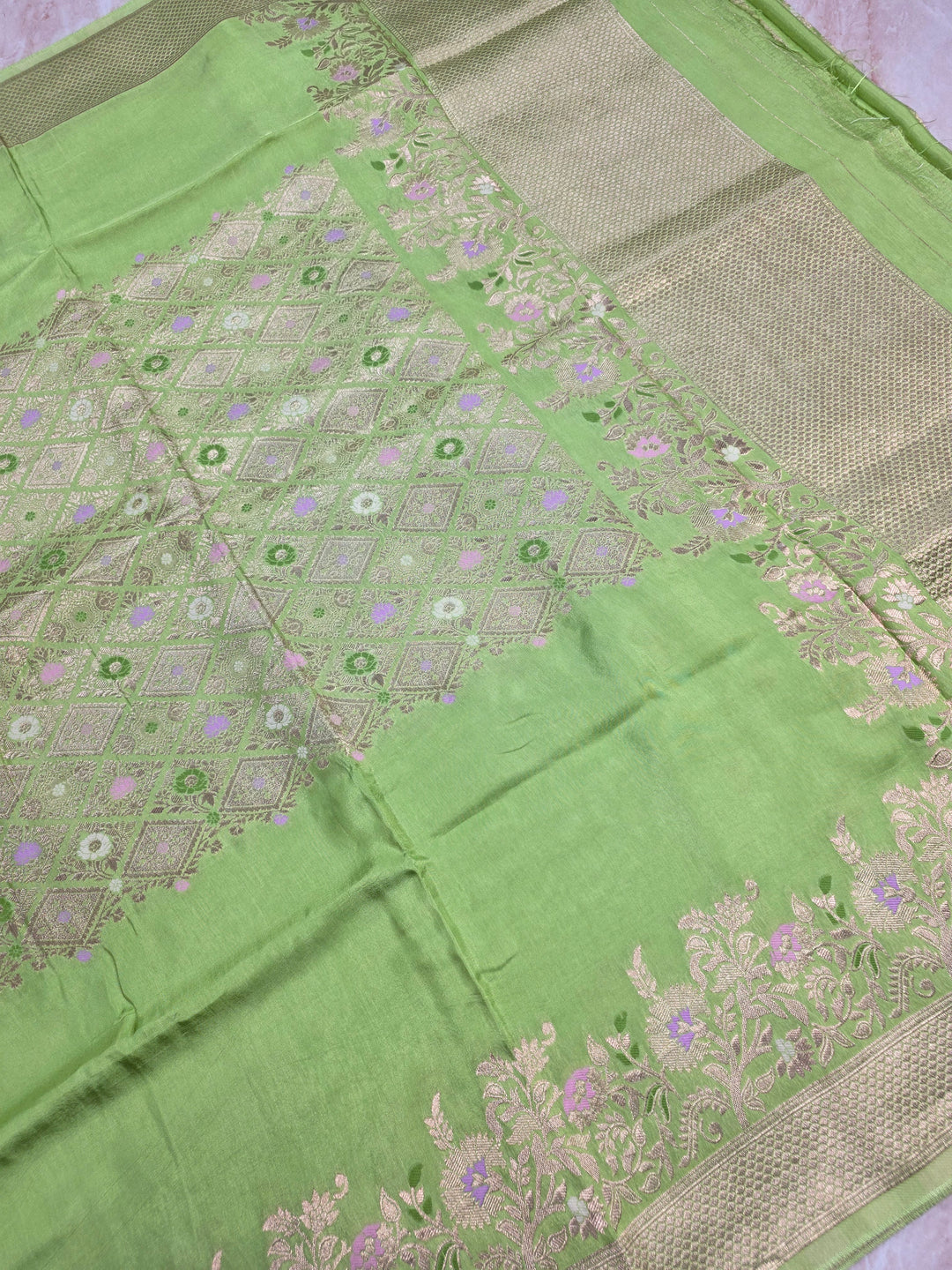 RUSSIAN SILK IN CENTRALISED BOUTIQUE STYLE IN PISTA GREEN