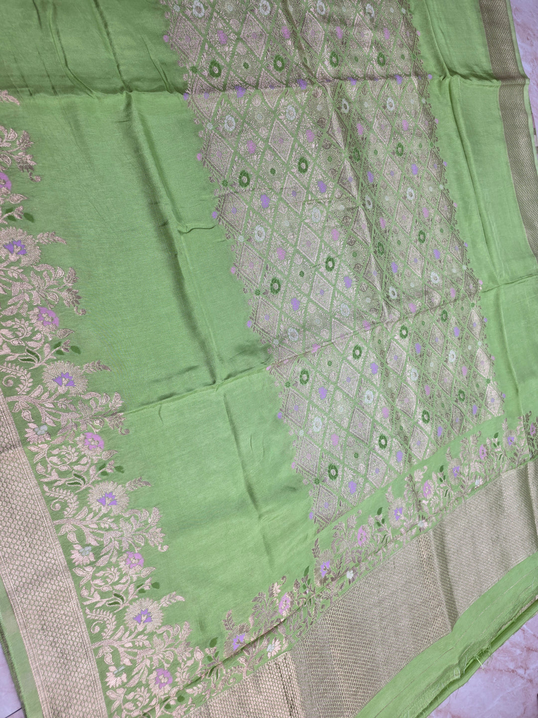 RUSSIAN SILK IN CENTRALISED BOUTIQUE STYLE IN PISTA GREEN