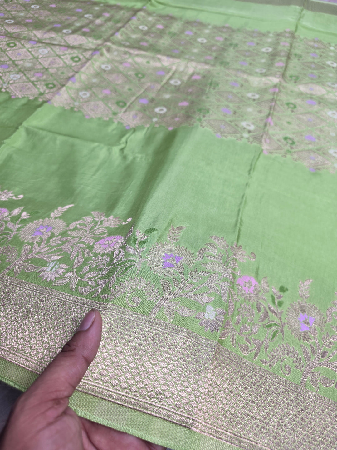 RUSSIAN SILK IN CENTRALISED BOUTIQUE STYLE IN PISTA GREEN