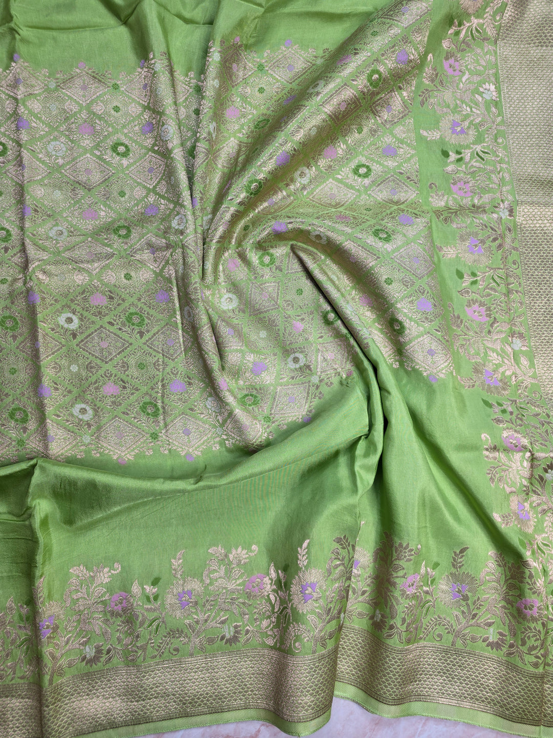 RUSSIAN SILK IN CENTRALISED BOUTIQUE STYLE IN PISTA GREEN