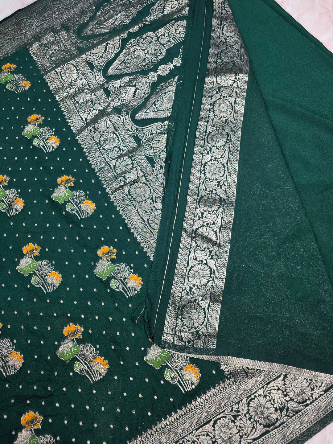 KHADDI GEROGETTE IN BOTTLE GREEN WITH PANCHRANG BOOTA