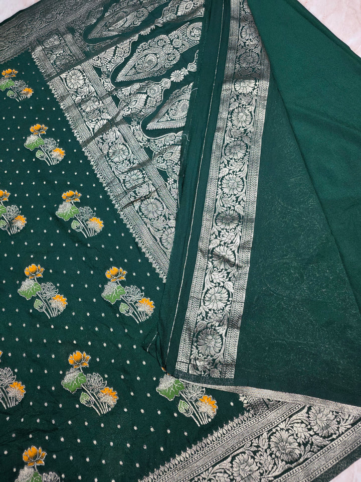 KHADDI GEROGETTE IN BOTTLE GREEN WITH PANCHRANG BOOTA