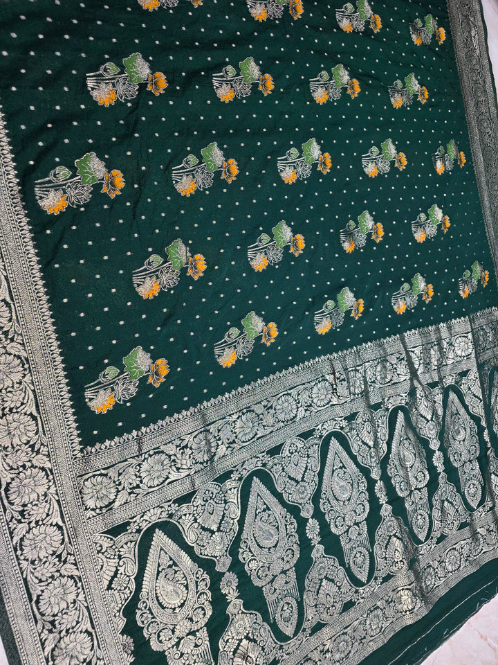 KHADDI GEROGETTE IN BOTTLE GREEN WITH PANCHRANG BOOTA