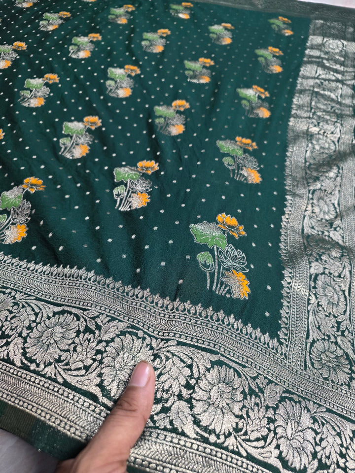 KHADDI GEROGETTE IN BOTTLE GREEN WITH PANCHRANG BOOTA