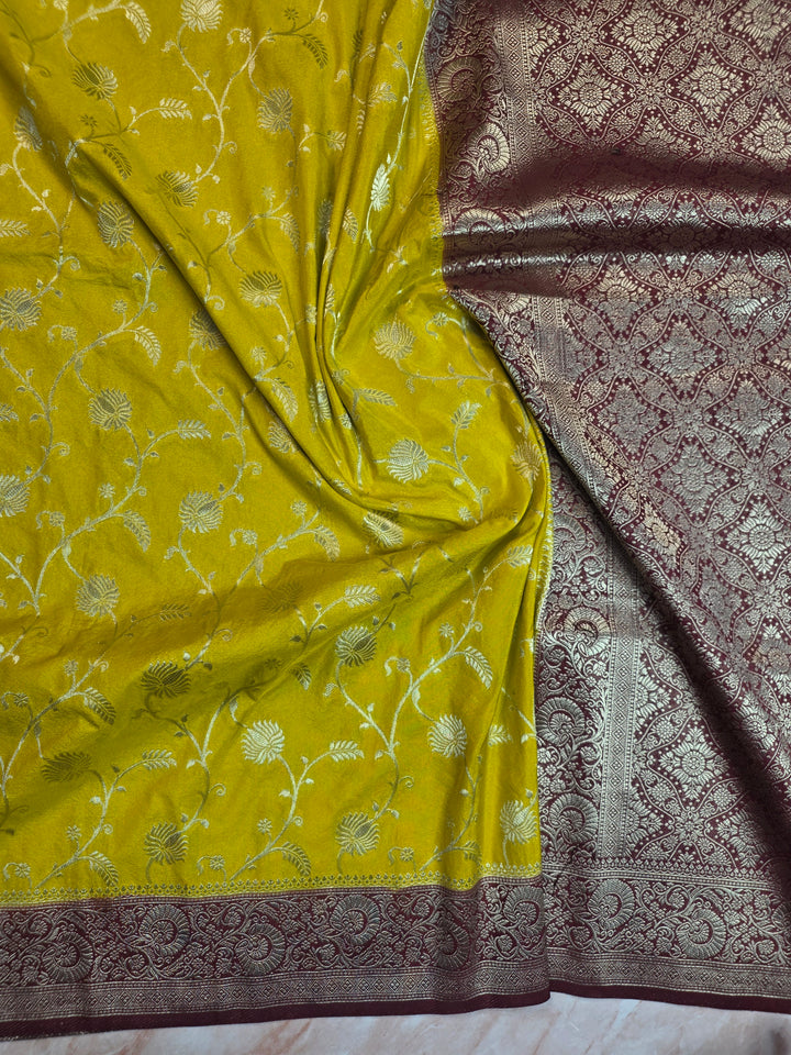 KHADDI GEORGETTE IN YELLOW LIME WITH GARNET BORDER