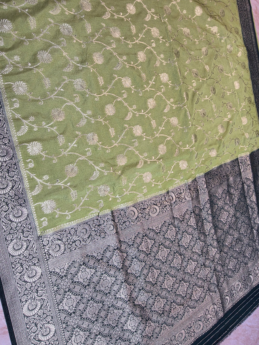 KHADDI GEORGETTE IN PISTA GREEN WITH BOTTLE GREEN BORDER