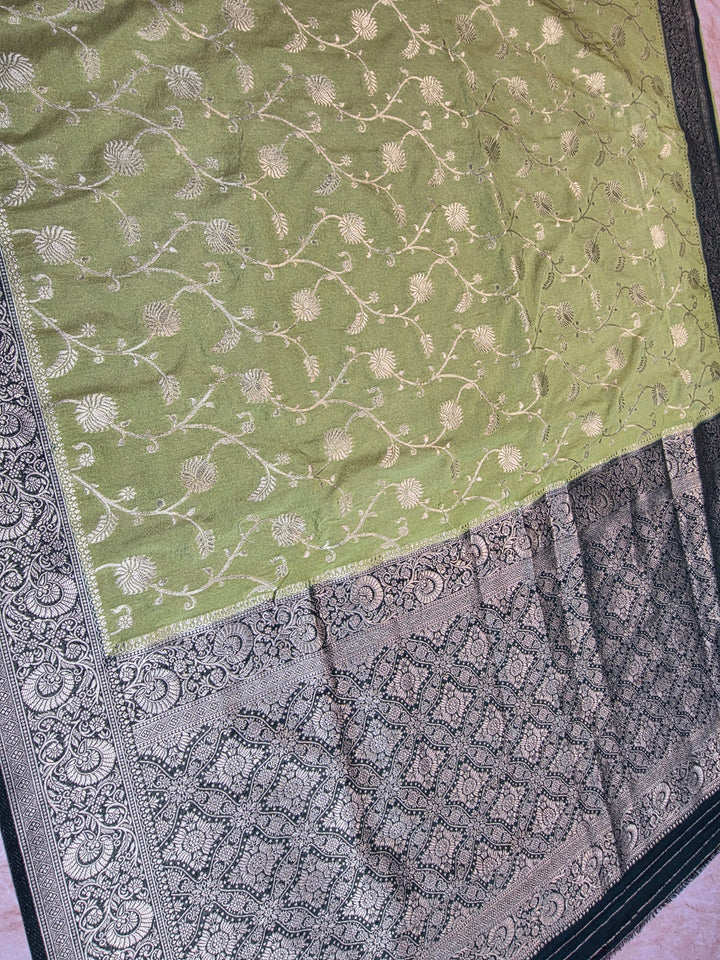 KHADDI GEORGETTE IN PISTA GREEN WITH BOTTLE GREEN BORDER